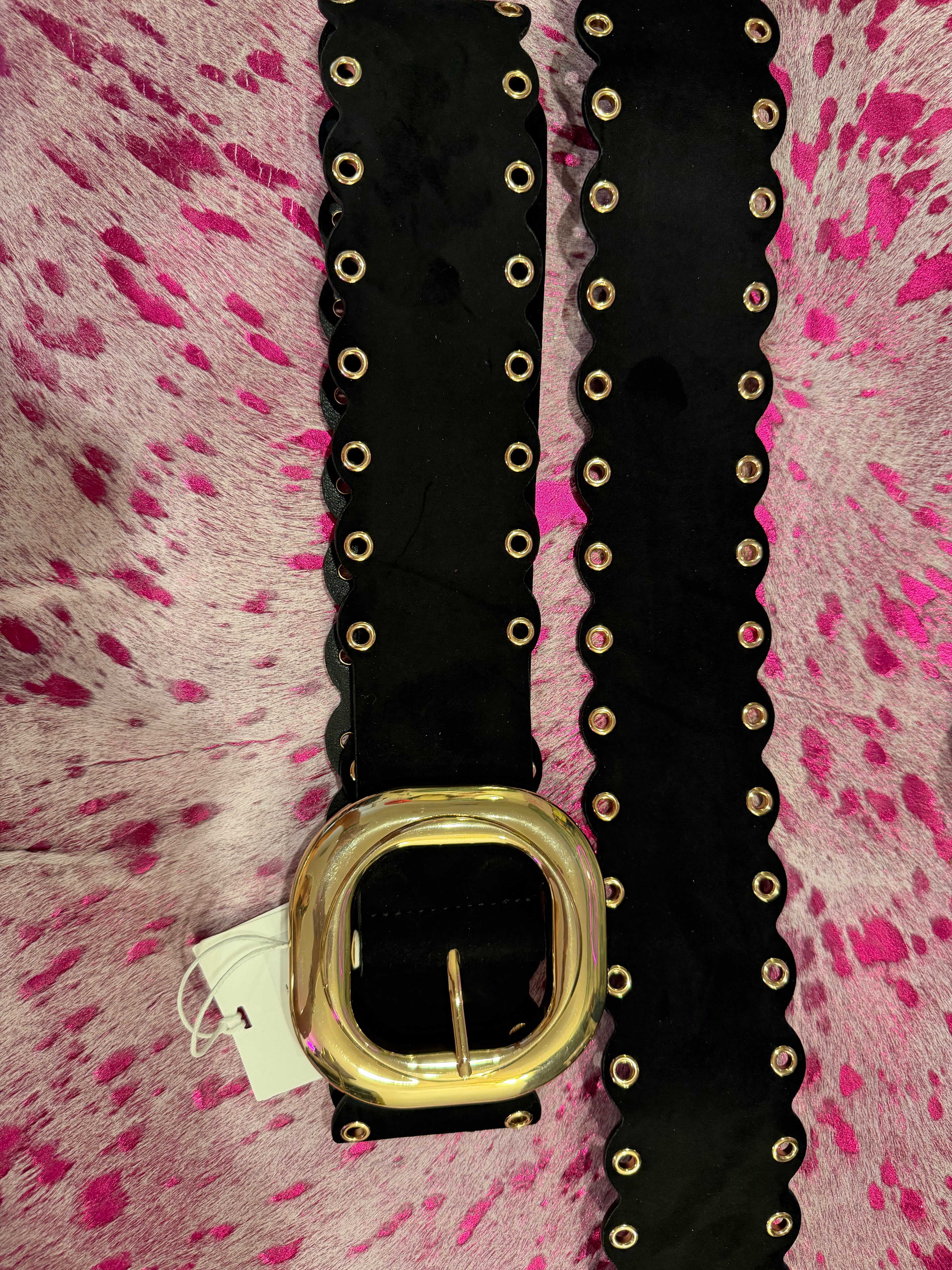 🤍 Scalloped Gold Grommet Statement Belt – Black