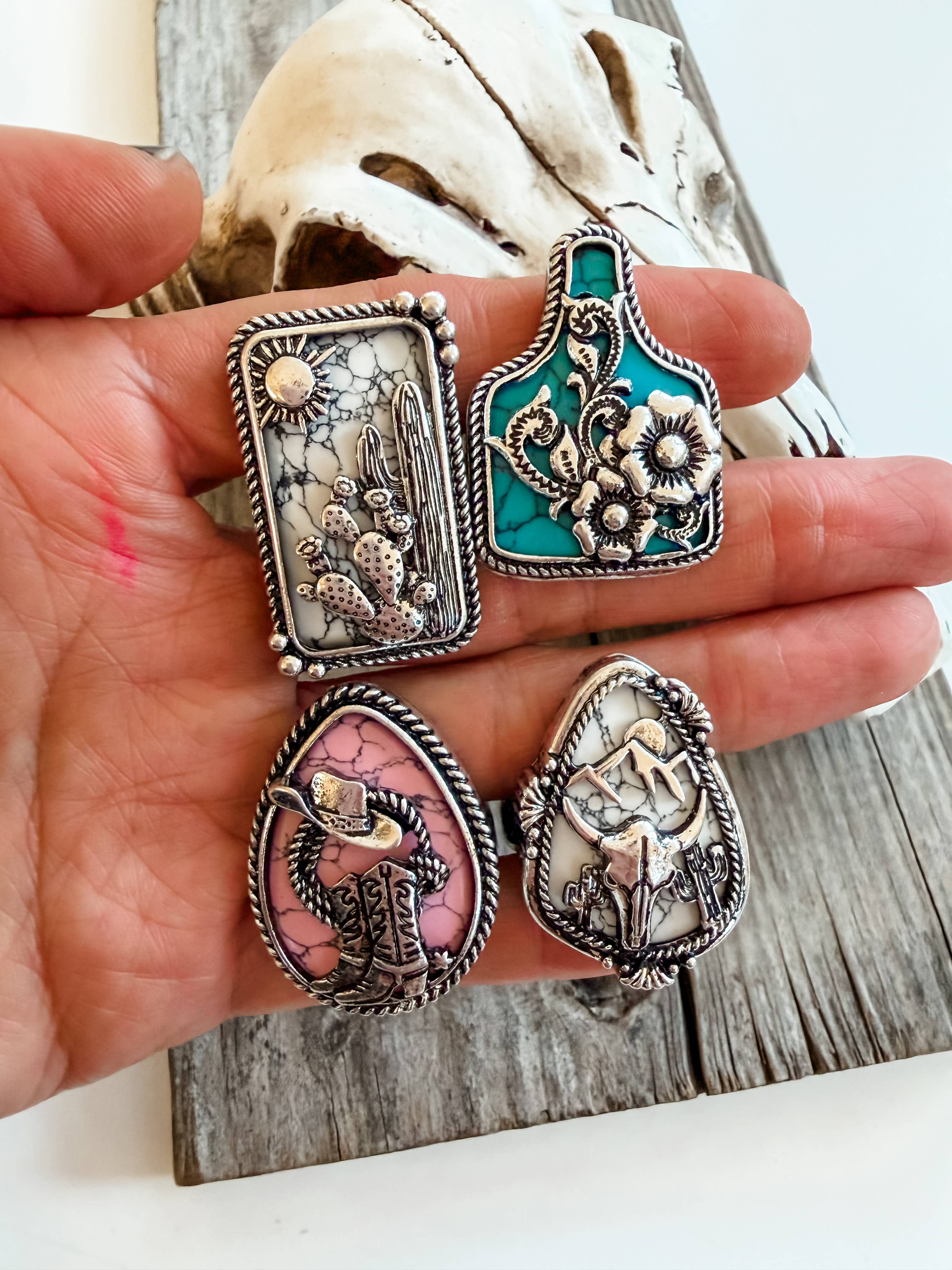 Western Style Stone Pendant Cutout Stretch Ring